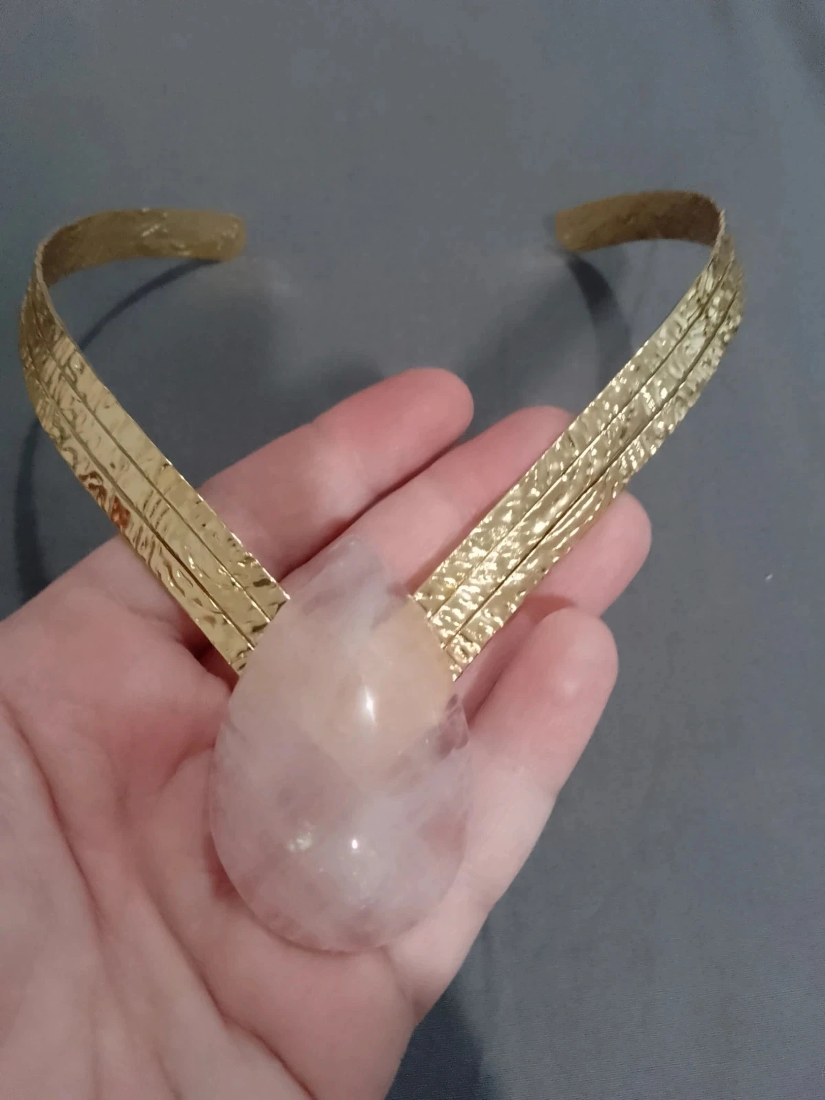 Collier torque pierre de quartz rose – photo 3